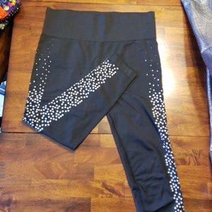 Fabletics polka dot capri